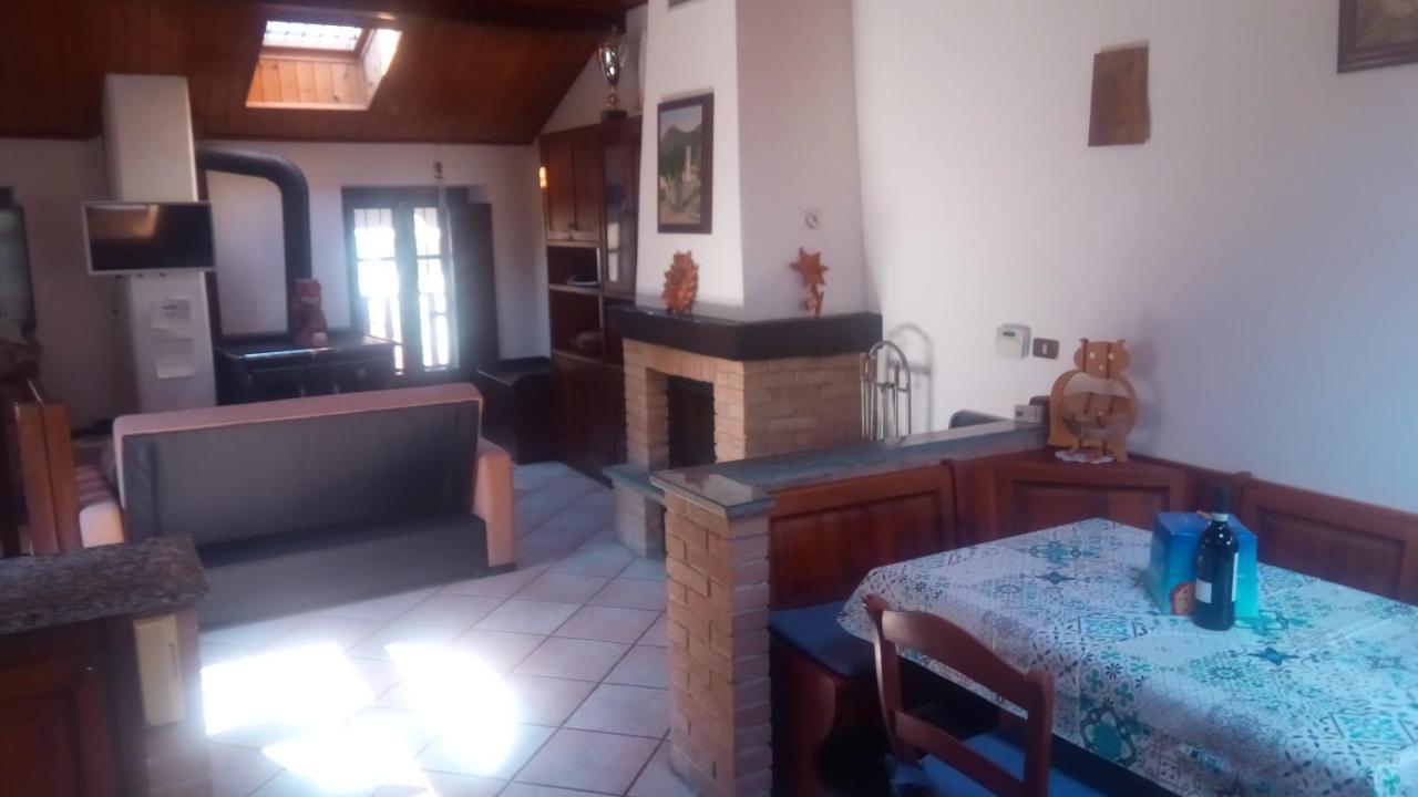 Casa Del Rustico, Indipendente Vista Sacra Con Dipinto Villa Caprie Exterior photo
